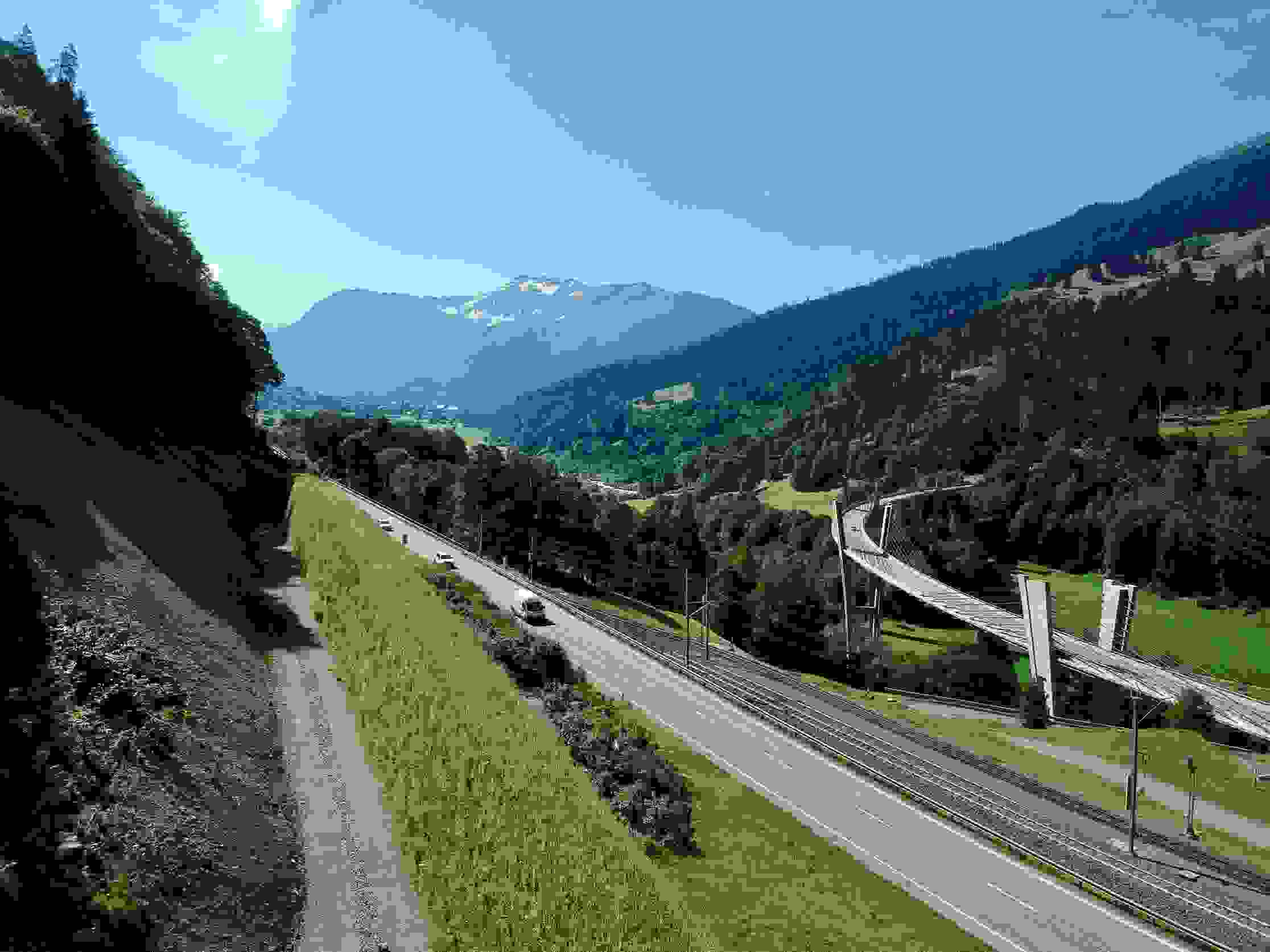 Gruobwald Klosters - Schutzdamm für RhB, A28 und Kantonsstrasse