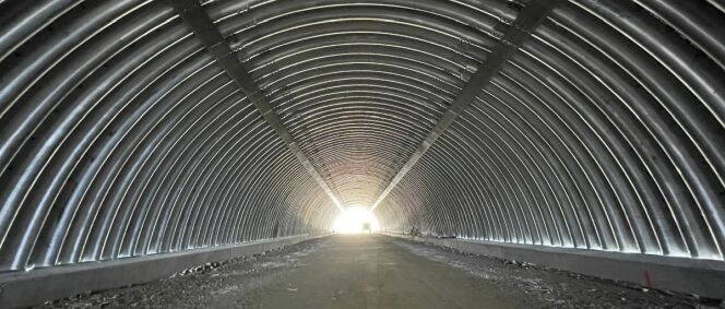 Zoom: Sugli sci attraverso il tunnel